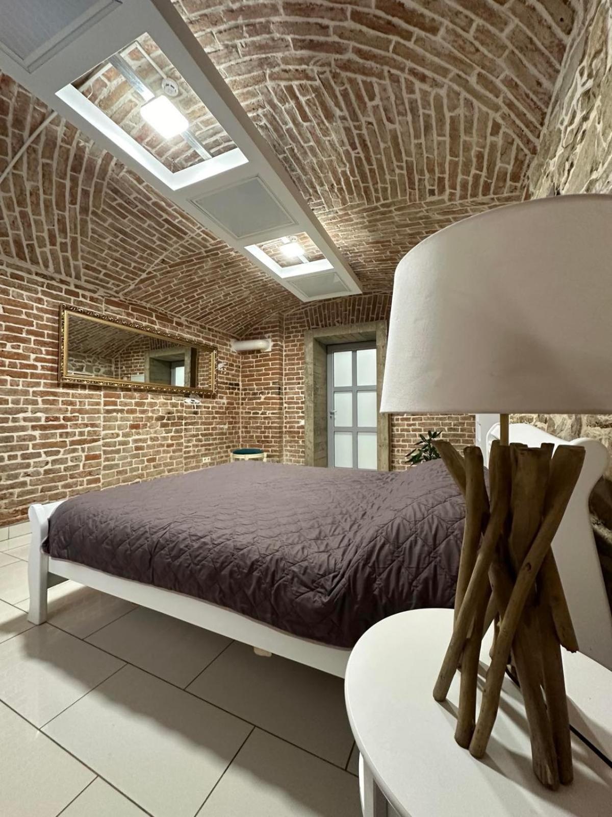 2Х Кім-Й Loft На Площі Філармонії By Willox Leilighet Tsjernivtsi Eksteriør bilde