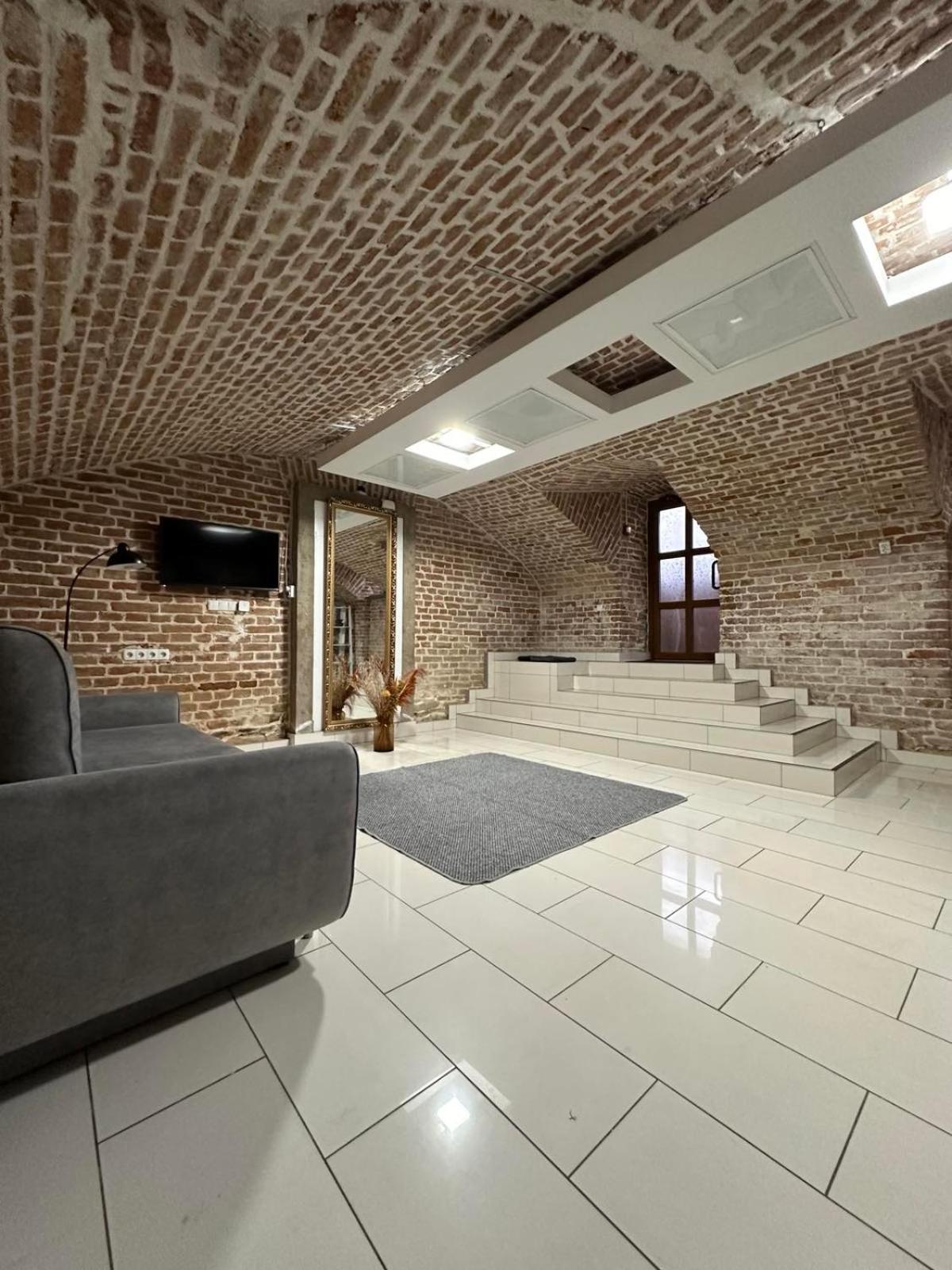 2Х Кім-Й Loft На Площі Філармонії By Willox Leilighet Tsjernivtsi Eksteriør bilde